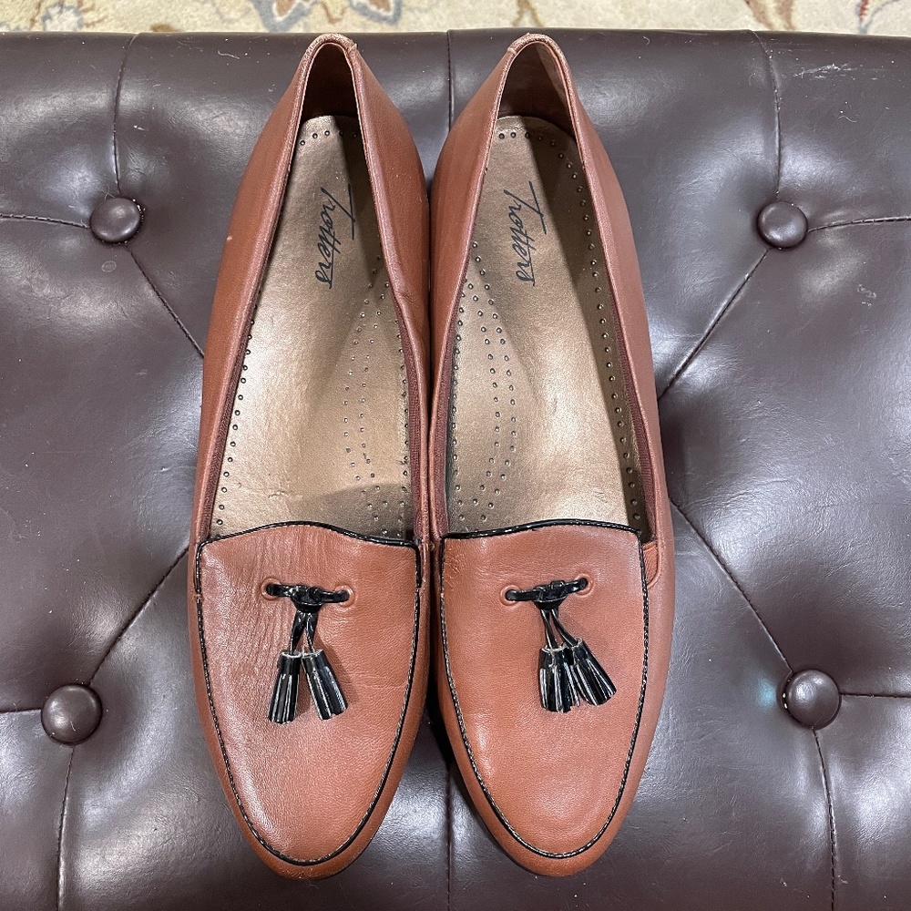 Women’s tan loafers size 13